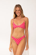 Charger l'image dans la galerie, Model Front: Wednesday In Hawaii By Rio De Sol Haut Top Kiko-Guava Hana