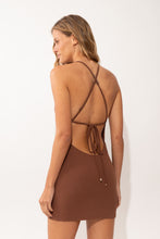 Charger l'image dans la galerie, Model Back: Rio De Sol Mini Dress Sand-Cappuccino Talia Dress