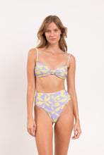 Charger l'image dans la galerie, Model Front: Rio De Sol Ensemble Set Glow Bandeau-Joy Hotpants