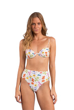 Charger l'image dans la galerie, Model Front: Rio De Sol Ensemble Set Countryside Kyra Hotpants