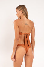 Charger l'image dans la galerie, Model Back: Rio De Sol Haut Top Shimmer-Nocciola Mavi