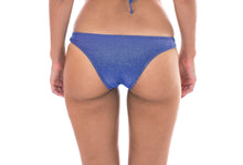 Charger l'image dans la galerie, Model Back: Rio De Sol Bas Calcinha Radiante Azul Marinho Cropped

