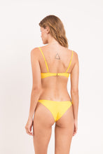 Charger l'image dans la galerie, Model Back: Rio De Sol Bas Bottom Amarelo Cheeky-Crispy
