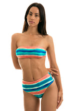 Charger l'image dans la galerie, Model Front: Rio De Sol Bas Bottom Upbeat Reto Hotpant
