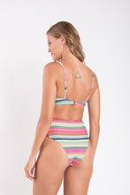 Charger l'image dans la galerie, Model Back: Rio De Sol Ensemble Set Supercolor Bandeau-Joy Highwaist-Spin

