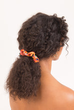 Charger l'image dans la galerie, Model Front: Rio De Sol Chouchou Love-Trip Scrunchie
