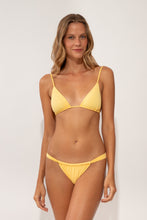 Charger l'image dans la galerie, Model Front: Wednesday In Hawaii By Rio De Sol Bas Bottom Lilikoi Waimea
