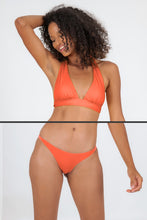 Charger l'image dans la galerie, Model Front: Rio De Sol Ensemble Set Light-Peach Halter-Cos Leblon-Fio
