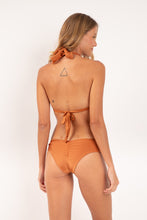 Charger l'image dans la galerie, Model Back: Rio De Sol Bas Bottom Shimmer-Nocciola Mel
