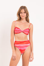 Charger l'image dans la galerie, Model Front: Rio De Sol Ensemble Set Cher Bandeau-Joy Hotpants

