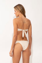 Charger l'image dans la galerie, Model Back: Rio De Sol Haut Top Malibu-Natural Mavi

