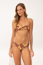 Charger l'image dans la galerie, Model Front: Wednesday In Hawaii By Rio De Sol Ensemble Set Pua-Coco-Lilikoi Lani Waikiki
