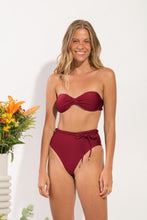Charger l'image dans la galerie, Model Front: Rio De Sol Ensemble Set Shimmer-Divino Twist Belted-High-Waist
