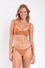 Charger l'image dans la galerie, Model Front: Rio De Sol Bas Bottom Nocciola Italy
