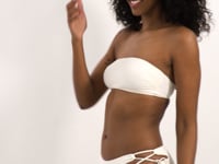 Charger et lire la vidéo dans la visionneuse de la Galerie, Video: Rio De Sol Bas Bottom Off-White Madrid
