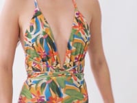 Charger et lire la vidéo dans la visionneuse de la Galerie, Video: Rio De Sol Une Pièce Tropical New Vegas
