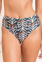 Charger l&#39;image dans la galerie, Gallery: Rio De Sol Bas Bottom Ikat Hotpants
