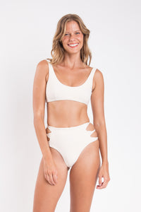 Model Front: Rio De Sol Bas Bottom Malibu-Natural Highwaist-Spin