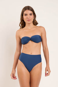 Model Front: Rio De Sol Bas Bottom Navy Hotpants