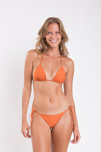 Charger l&#39;image dans la galerie, Model Front: Rio De Sol Bas Bottom Ocre Lacinho
