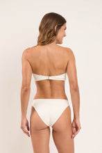 Charger l&#39;image dans la galerie, Model Back: Rio De Sol Bas Bottom Sand-Chantilly Essential-Comfy
