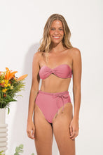 Charger l&#39;image dans la galerie, Model Front: Rio De Sol Bas Bottom Shimmer-Confetti Belted-High-Waist
