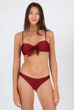 Charger l&#39;image dans la galerie, Model Front: Rio De Sol Bas Bottom Shimmer-Divino Essential
