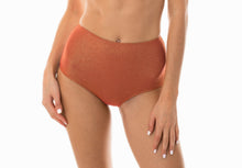 Charger l&#39;image dans la galerie, Model Front: Rio De Sol Bas Calcinha Radiante Canela Hot Pant
