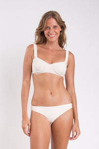Model Front: Rio De Sol Haut Top Malibu-Natural Amelia