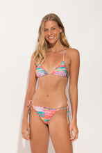Charger l&#39;image dans la galerie, Model Front: Rio De Sol Haut Top River Frufru
