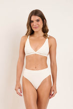 Charger l&#39;image dans la galerie, Model Front: Rio De Sol Haut Top Sand-Chantilly Alba

