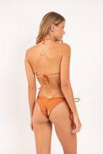 Charger l&#39;image dans la galerie, Model Back: Rio De Sol Haut Top Shimmer-Nocciola Frufru
