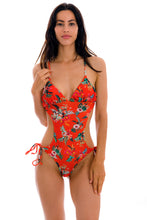Charger l'image dans la galerie, Model Front: Rio De Sol Une Pièce Wildflowers Trikini

